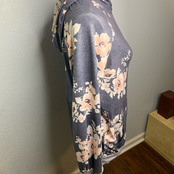 Blue/gray hoodie with floral print - Picture 2 of 3